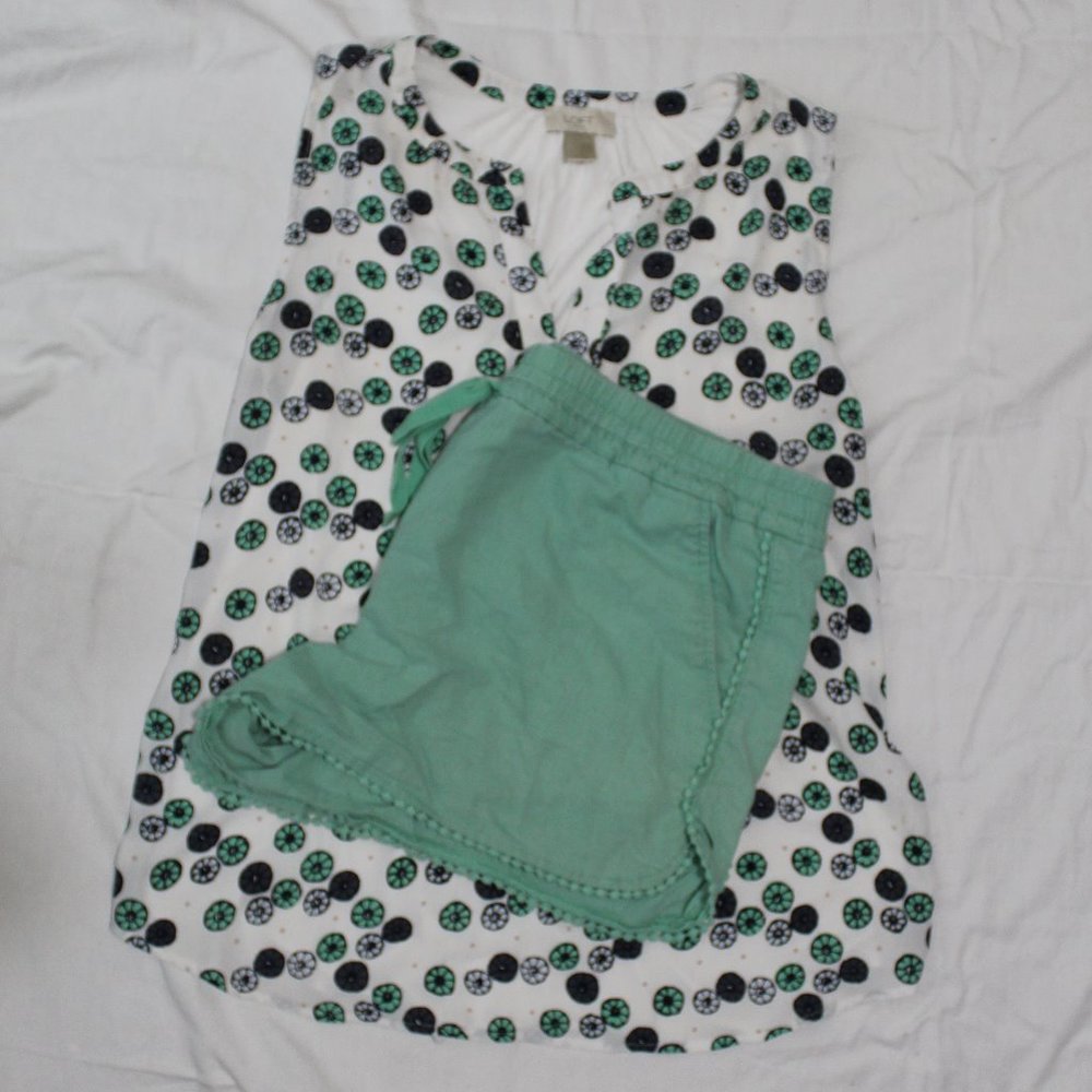 LOT 2-lot set shirt and shorts